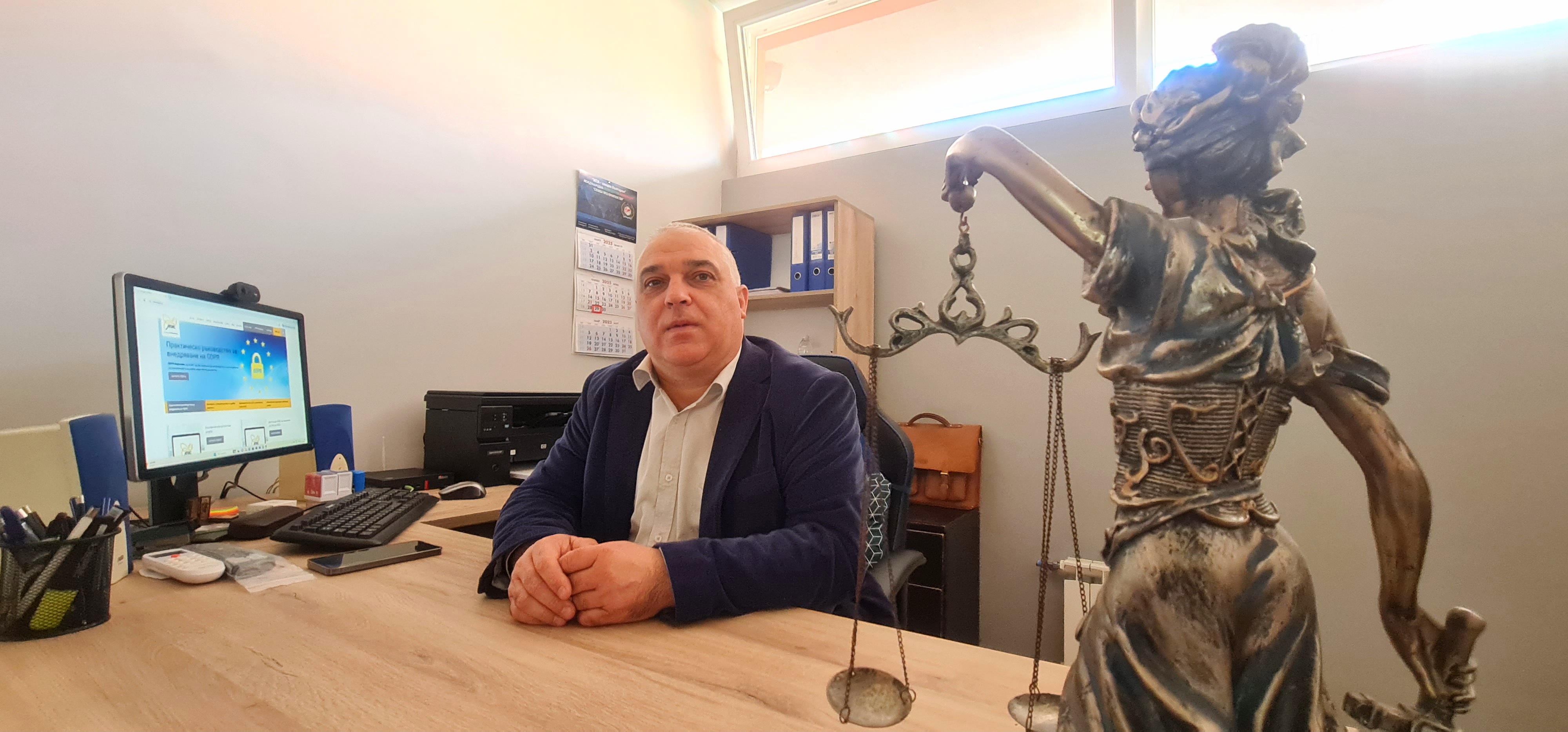 Адвокат Ангел Димитров в офиса